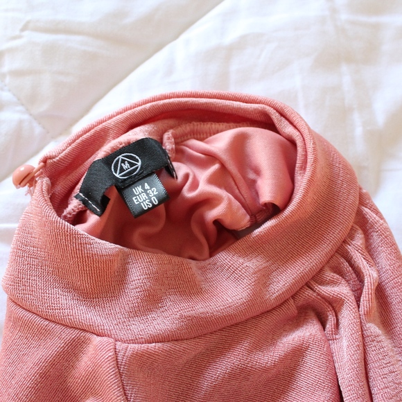 ❤️‍🔥 Misguided | Side Detail High Neck Bodycon Dress - Picture 4 of 5